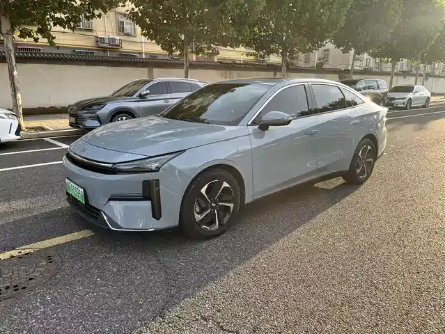 GEELY GALAXY GALAXY L6 2024