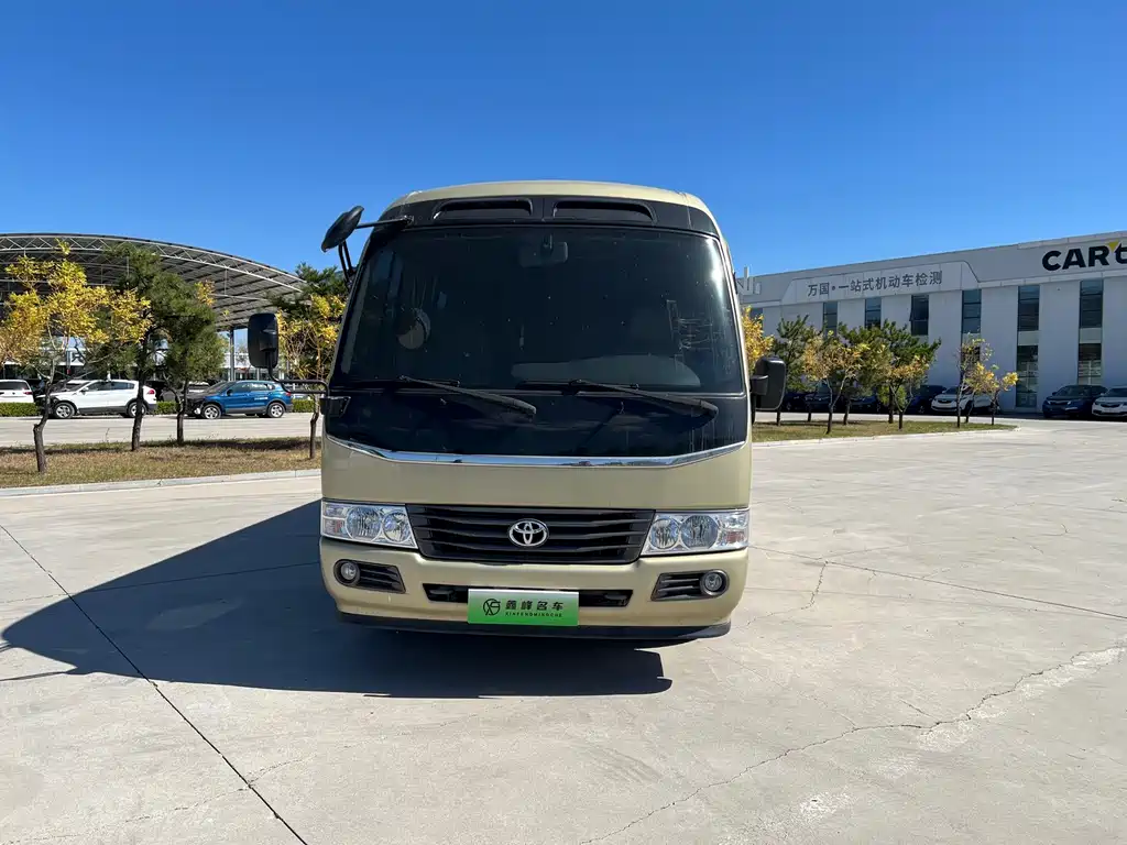 Toyota Coaster — миниатюра 2