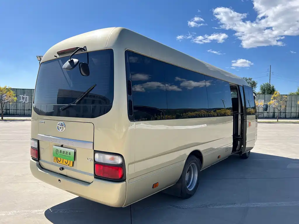 Toyota Coaster — миниатюра 19