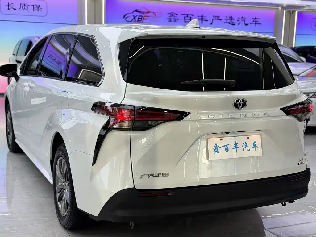 Toyota Sienna — миниатюра 9