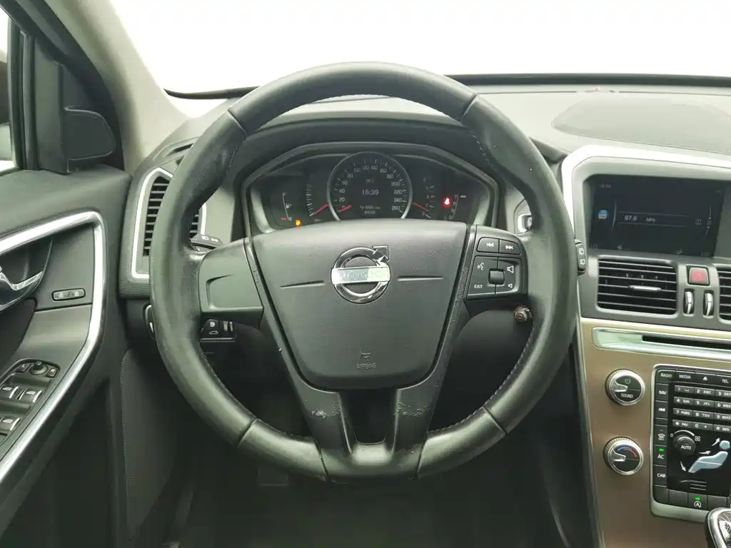 Volvo XC60 — миниатюра 11
