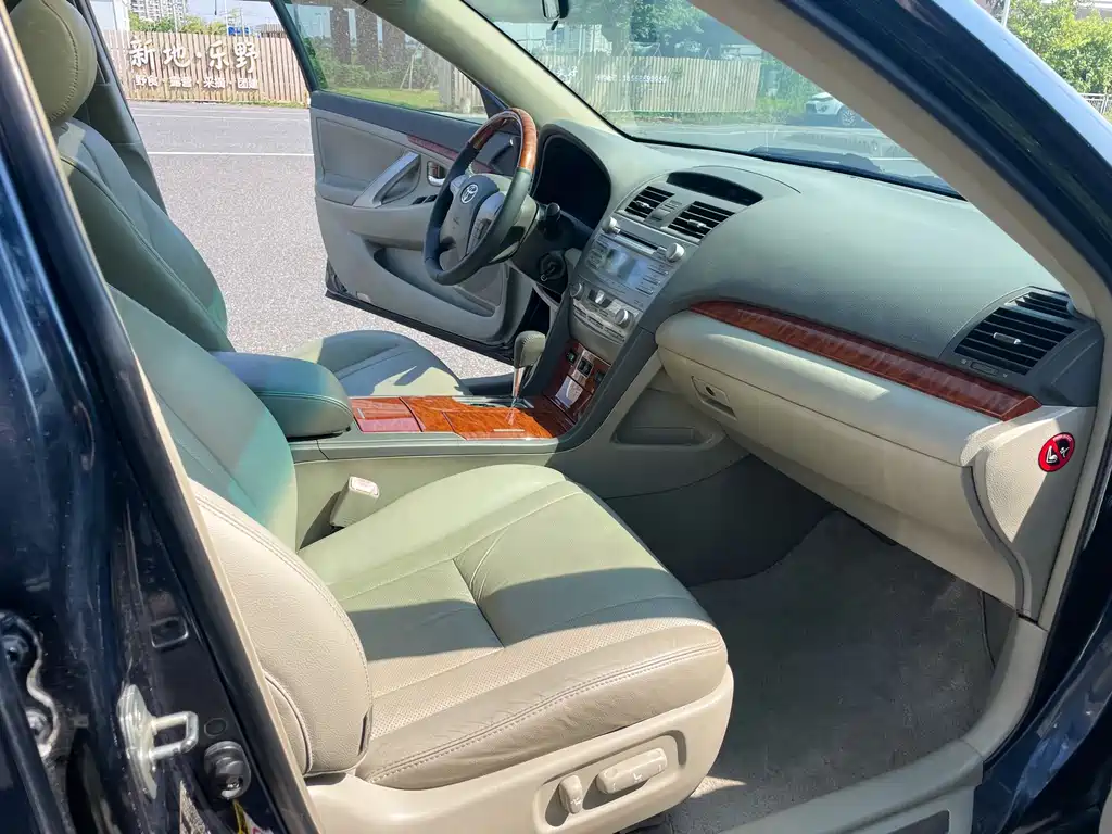 Toyota Camry — миниатюра 26