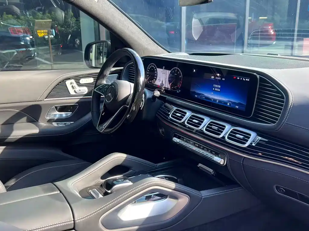 Mercedes-Benz GLS — миниатюра 10