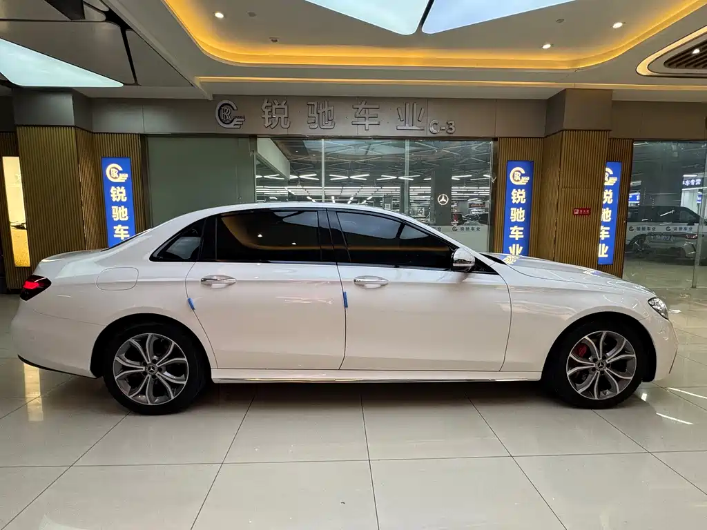 Mercedes-Benz E-Class — миниатюра 4