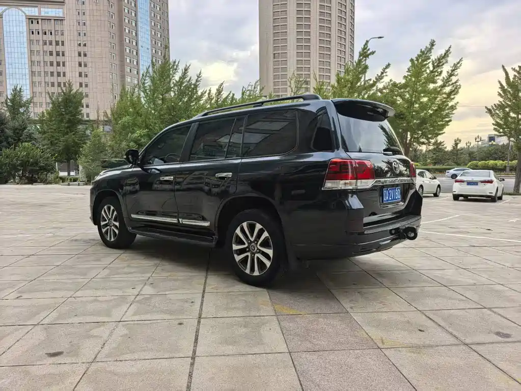 Toyota Land Cruiser — миниатюра 6