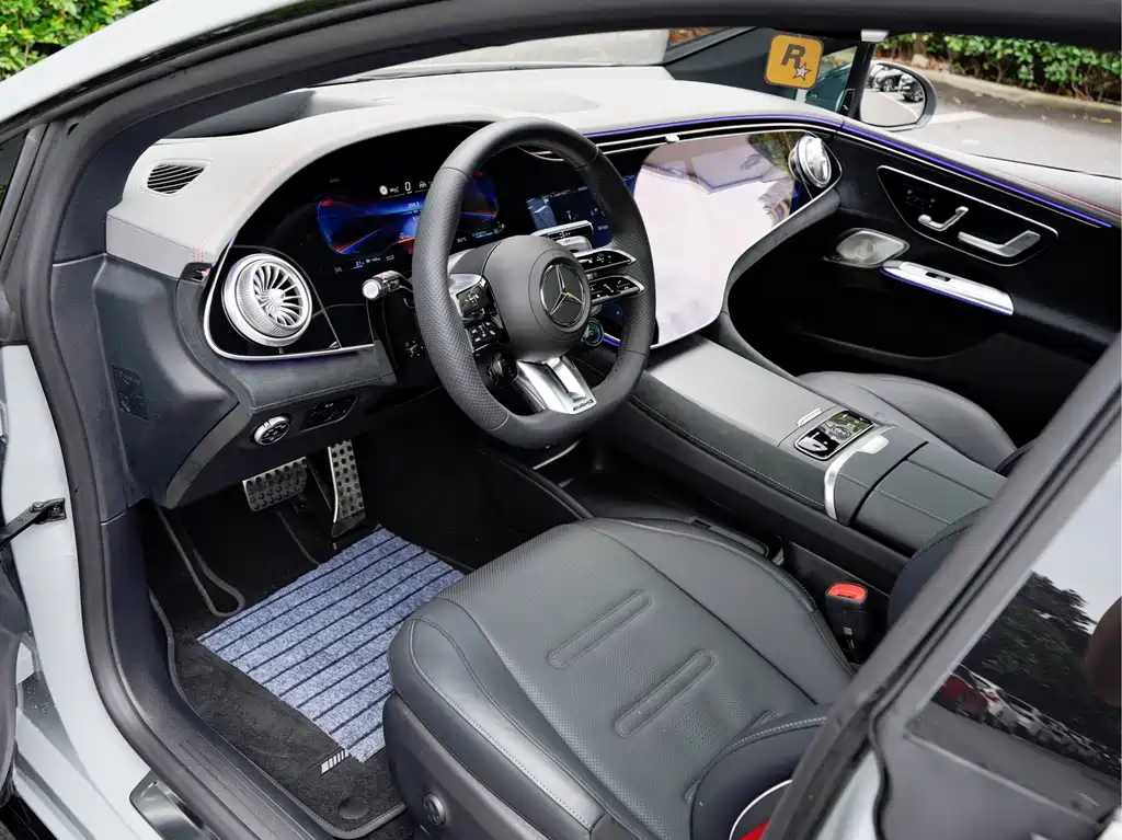 Mercedes-Benz EQE AMG — миниатюра 11
