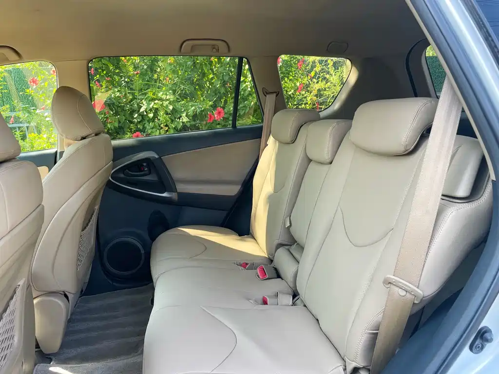 Toyota RAV4 — миниатюра 17