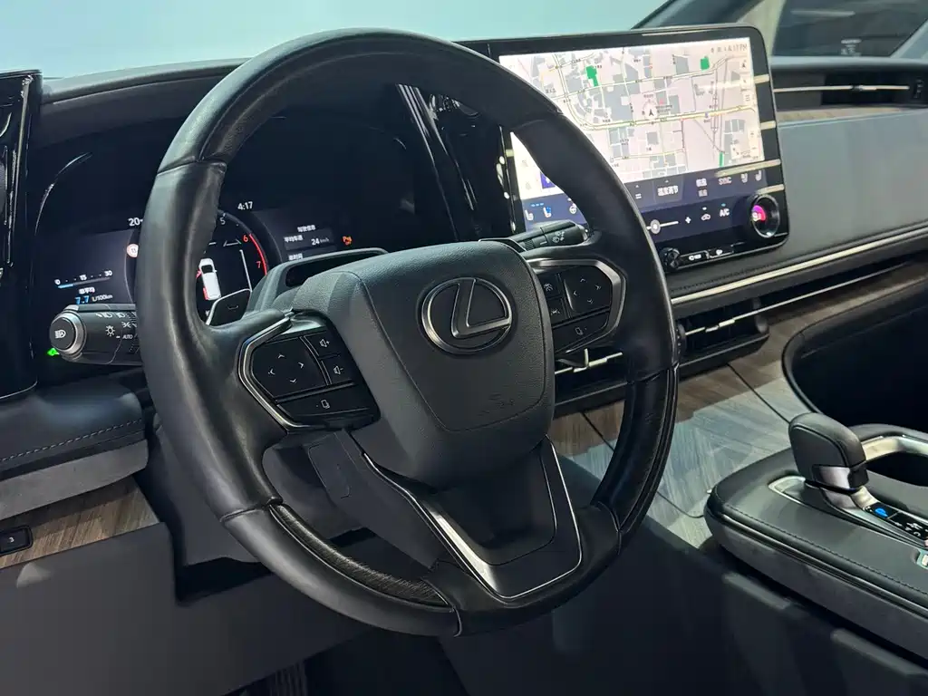 Lexus LM — миниатюра 18