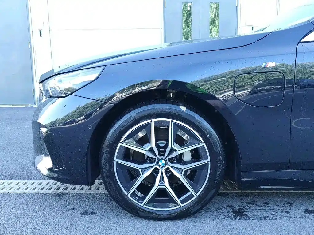BMW i5 — миниатюра 6