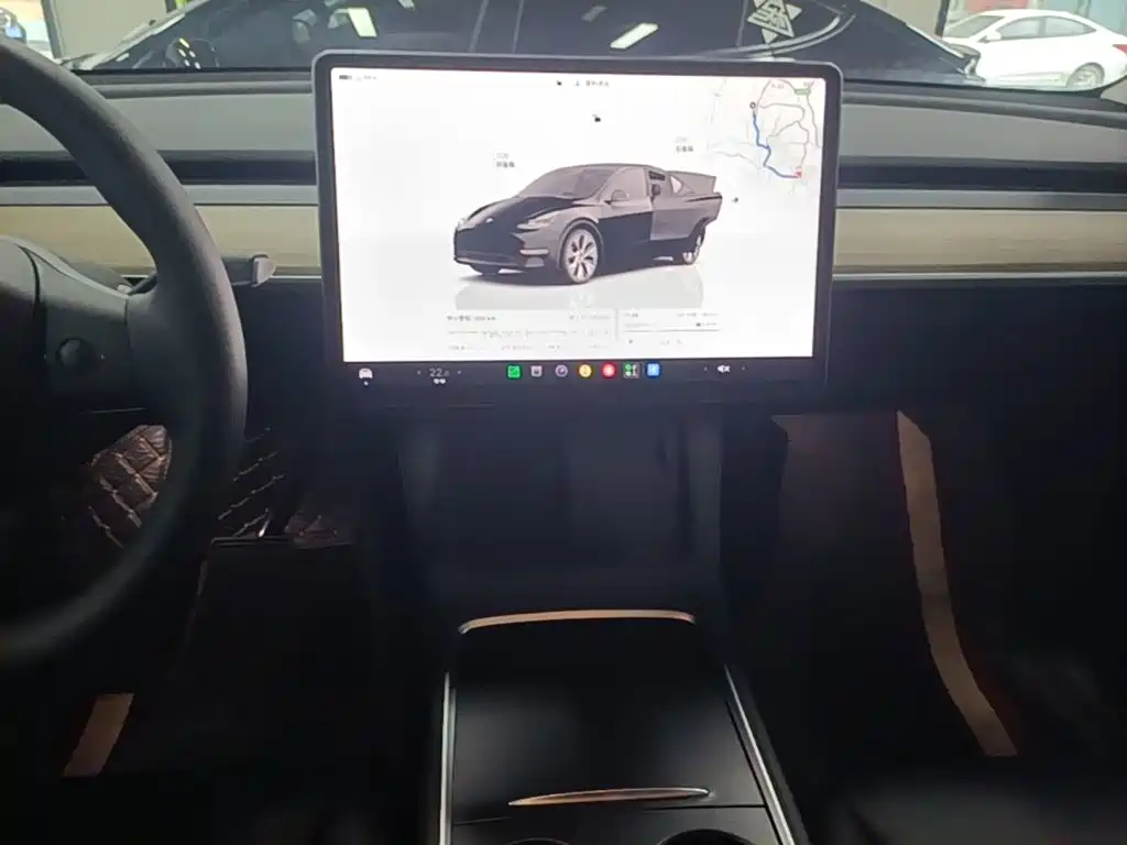 Tesla Model Y — миниатюра 13