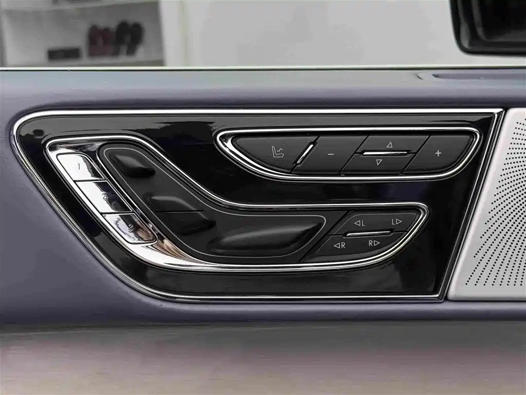 Lincoln Navigator — миниатюра 16