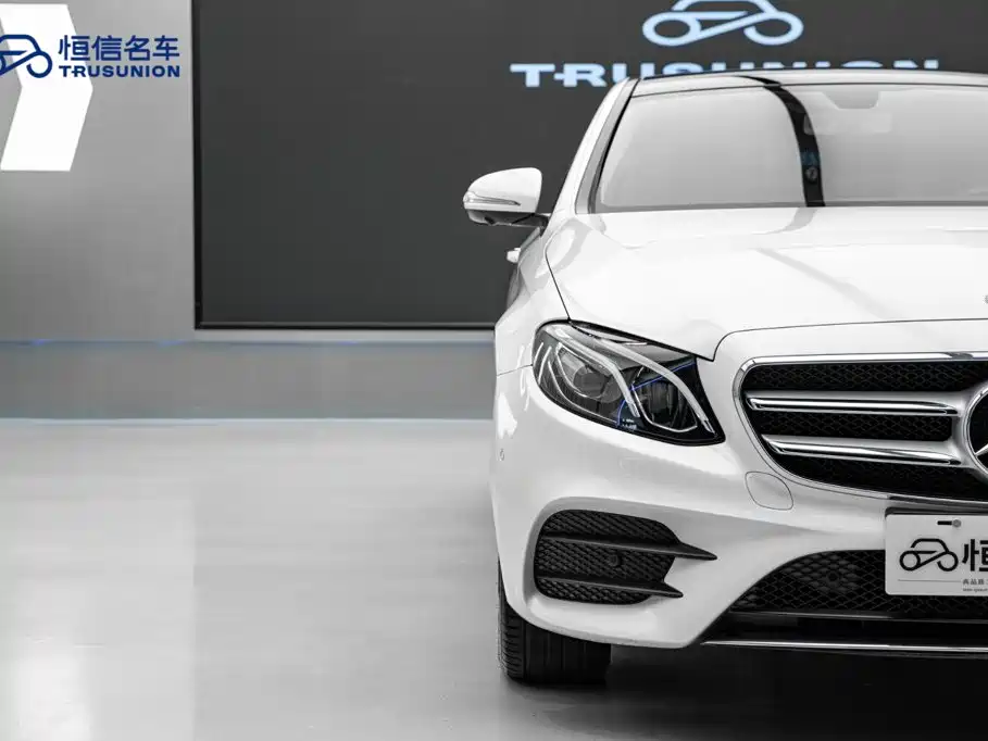Mercedes-Benz E-Class — миниатюра 8