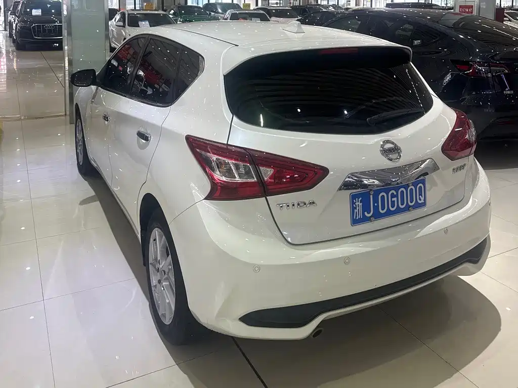 Nissan Tiida — миниатюра 2