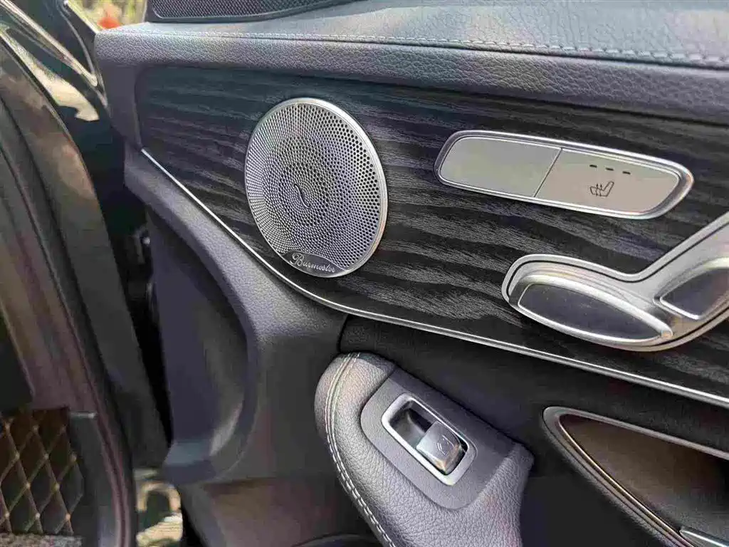Mercedes-Benz C-Class — миниатюра 7