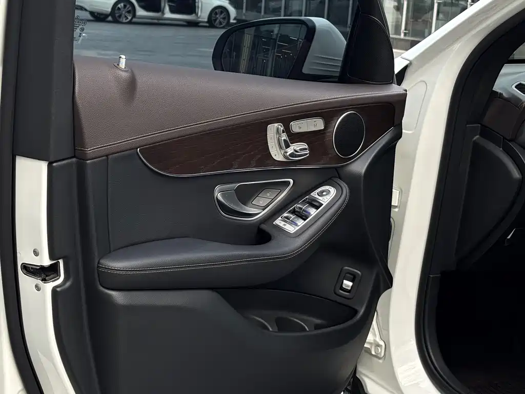 Mercedes-Benz GLC — миниатюра 10