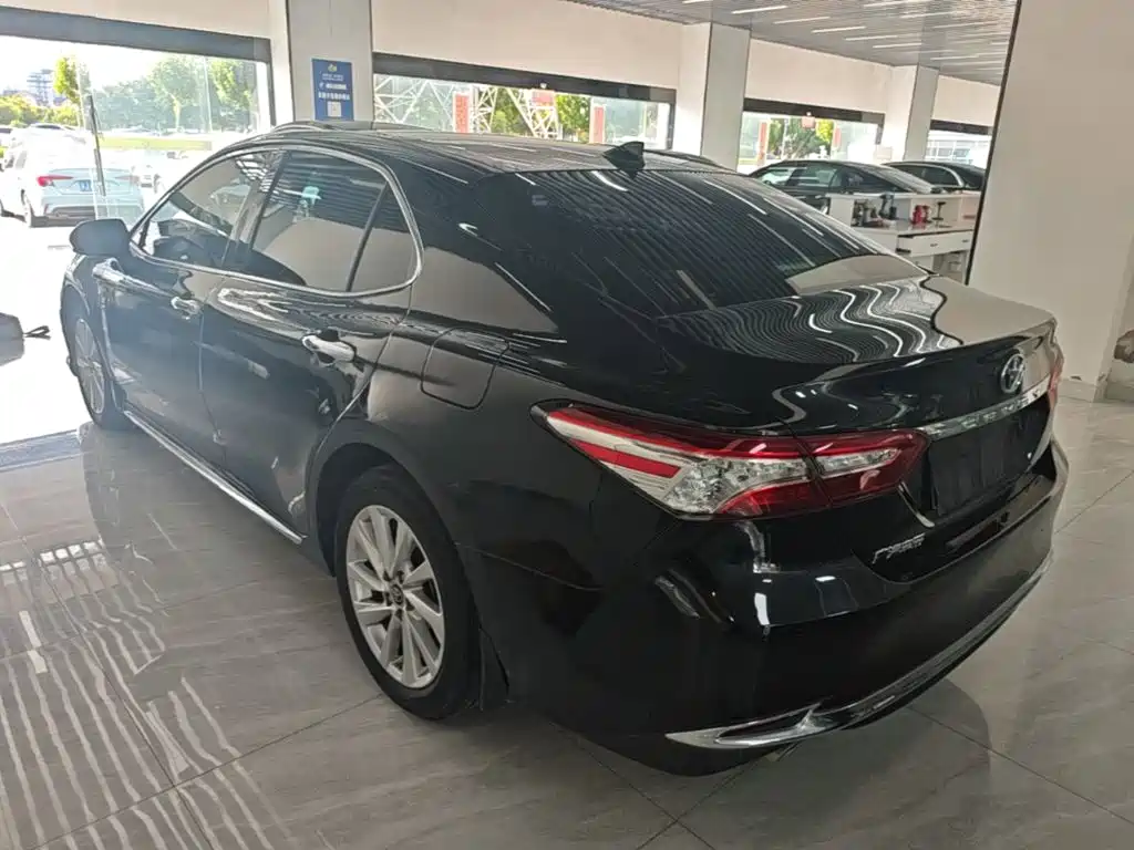 Toyota Camry — миниатюра 5