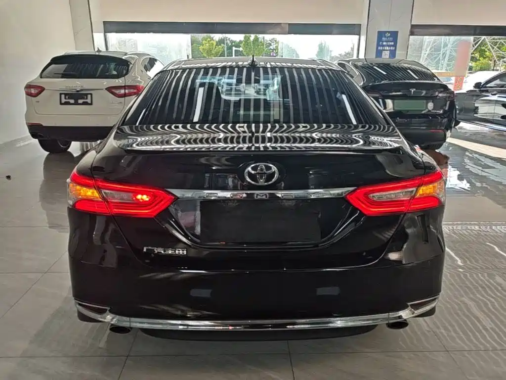 Toyota Camry — миниатюра 6