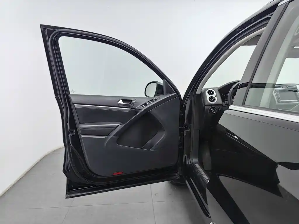 Volkswagen Tiguan — миниатюра 8