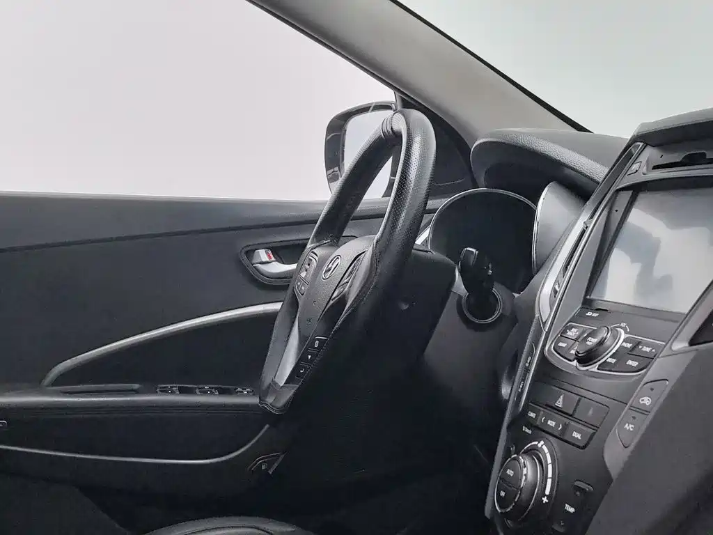 Hyundai Santa Fe — миниатюра 22