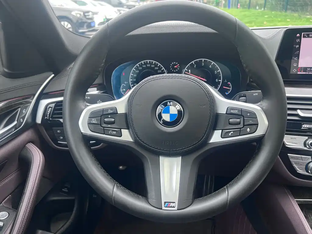 BMW 5 Series — миниатюра 13
