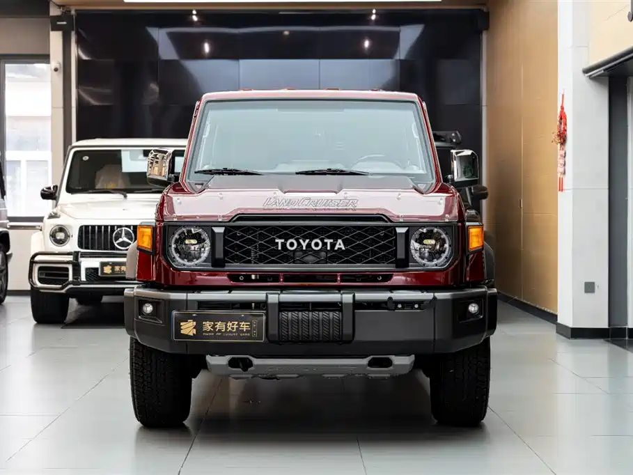 Toyota Land Cruiser LC76 2025 4.0L AT