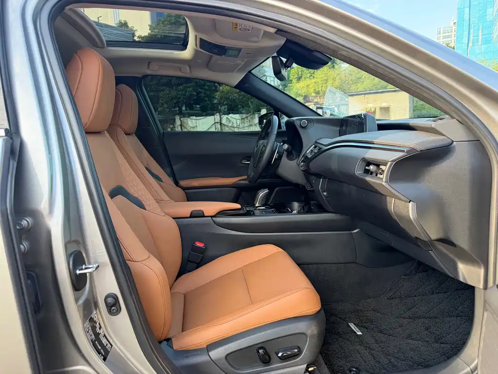Lexus UX New Energy — миниатюра 10