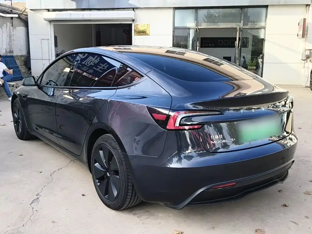 Tesla Model 3 — миниатюра 5