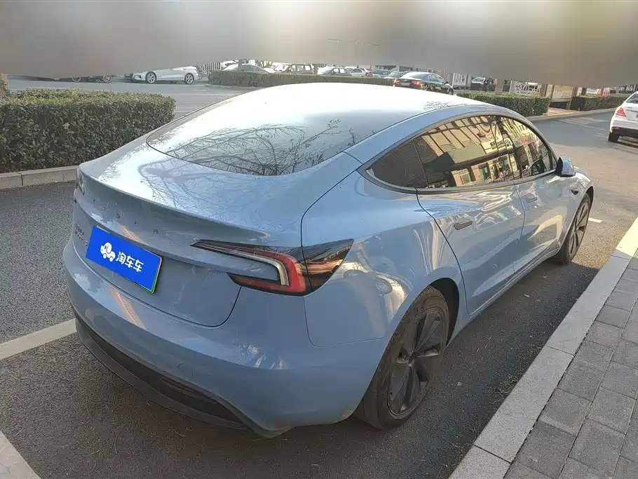 TESLA MODEL 3