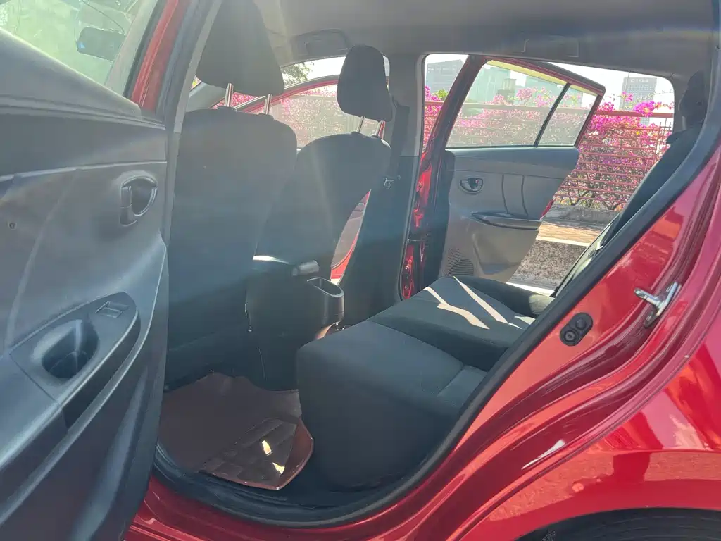 Toyota Yaris L — миниатюра 9