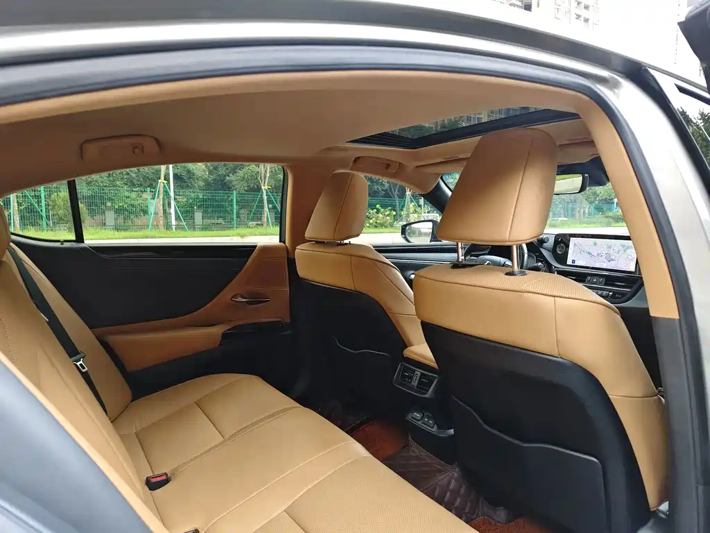 Lexus ES — миниатюра 11