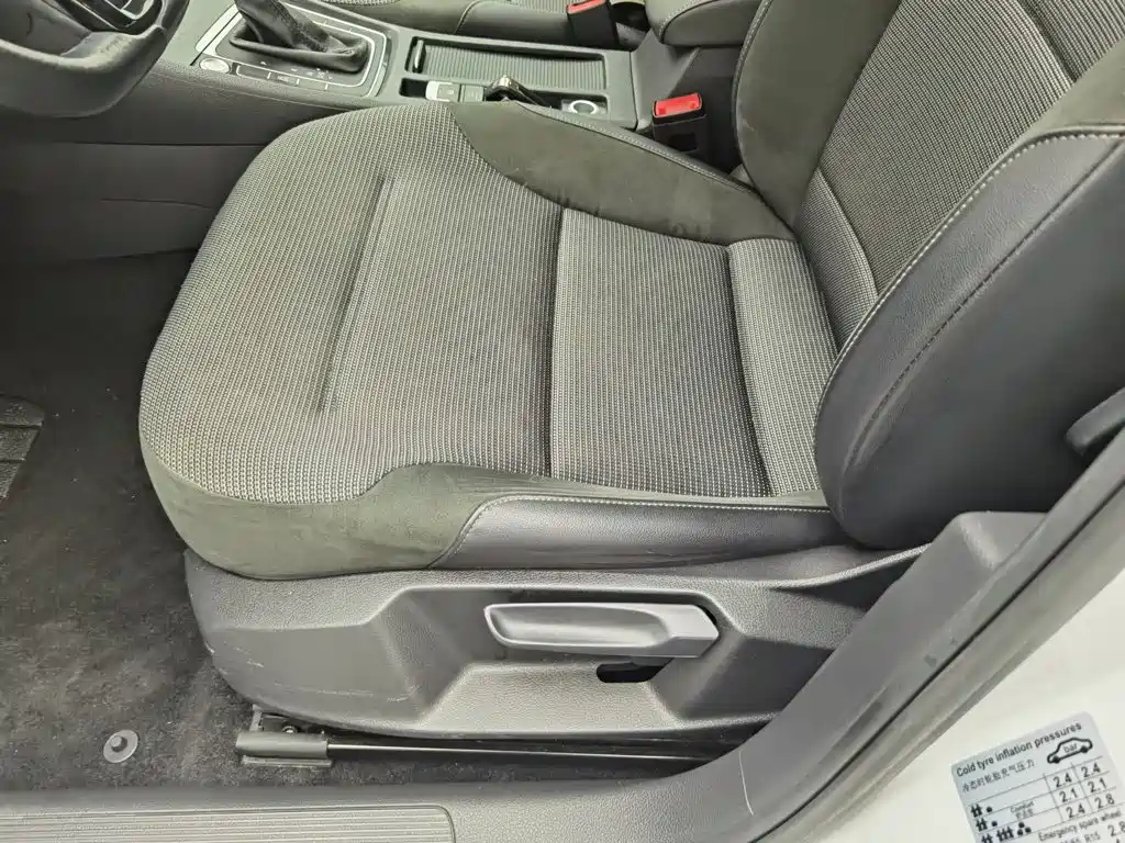 Volkswagen Golf — миниатюра 20