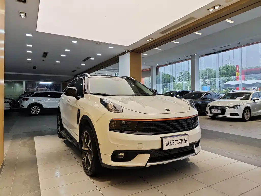 Lynk & Co 01 2017 2.0T Pro