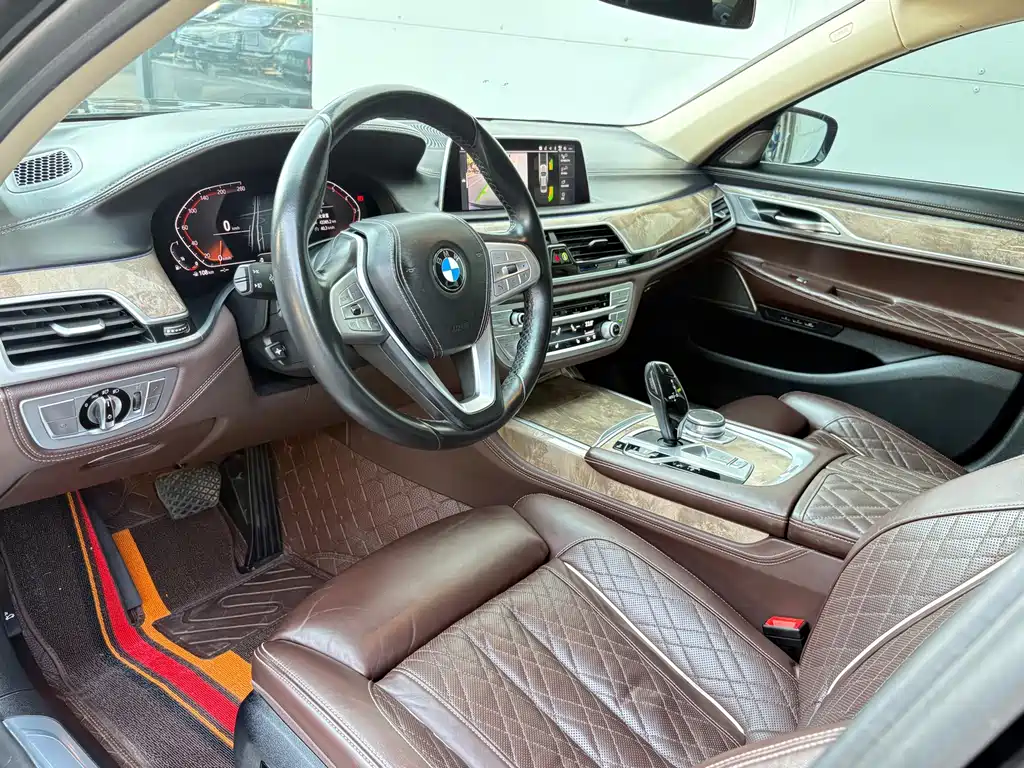 BMW 7 Series — миниатюра 5