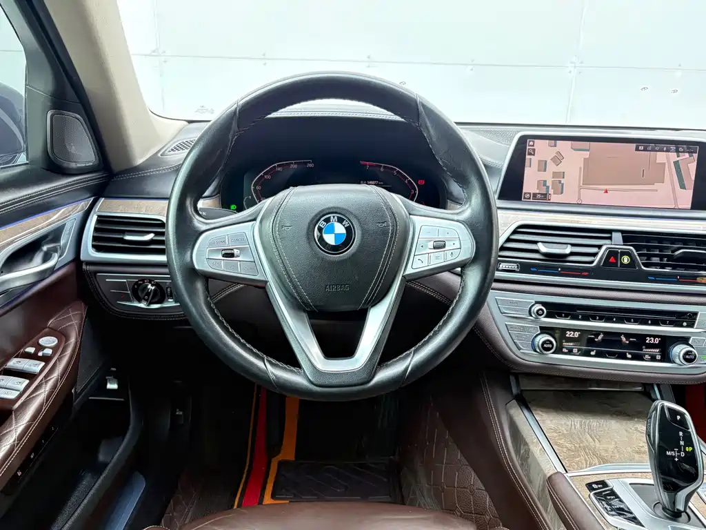BMW 7 Series — миниатюра 17