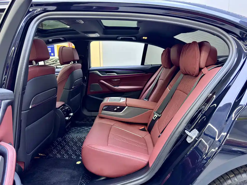 BMW 5 Series — миниатюра 7