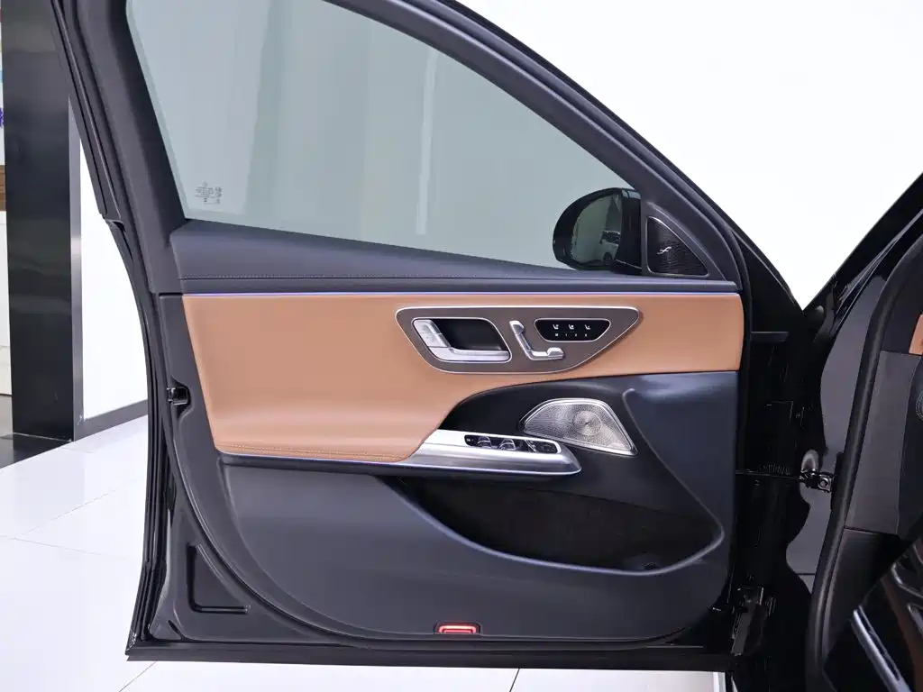 Mercedes-Benz E-Class — миниатюра 18
