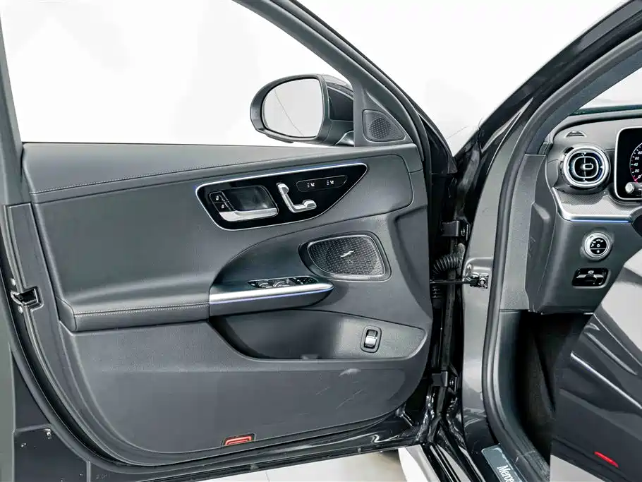 Mercedes-Benz C-Class — миниатюра 15