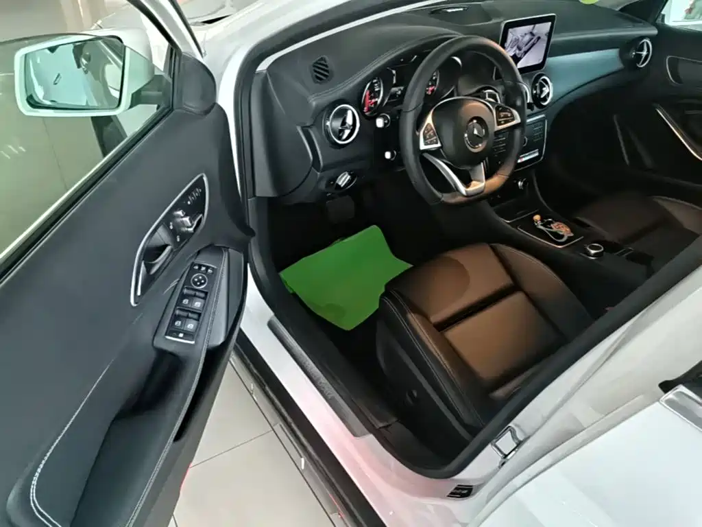 Mercedes-Benz GLA — миниатюра 16