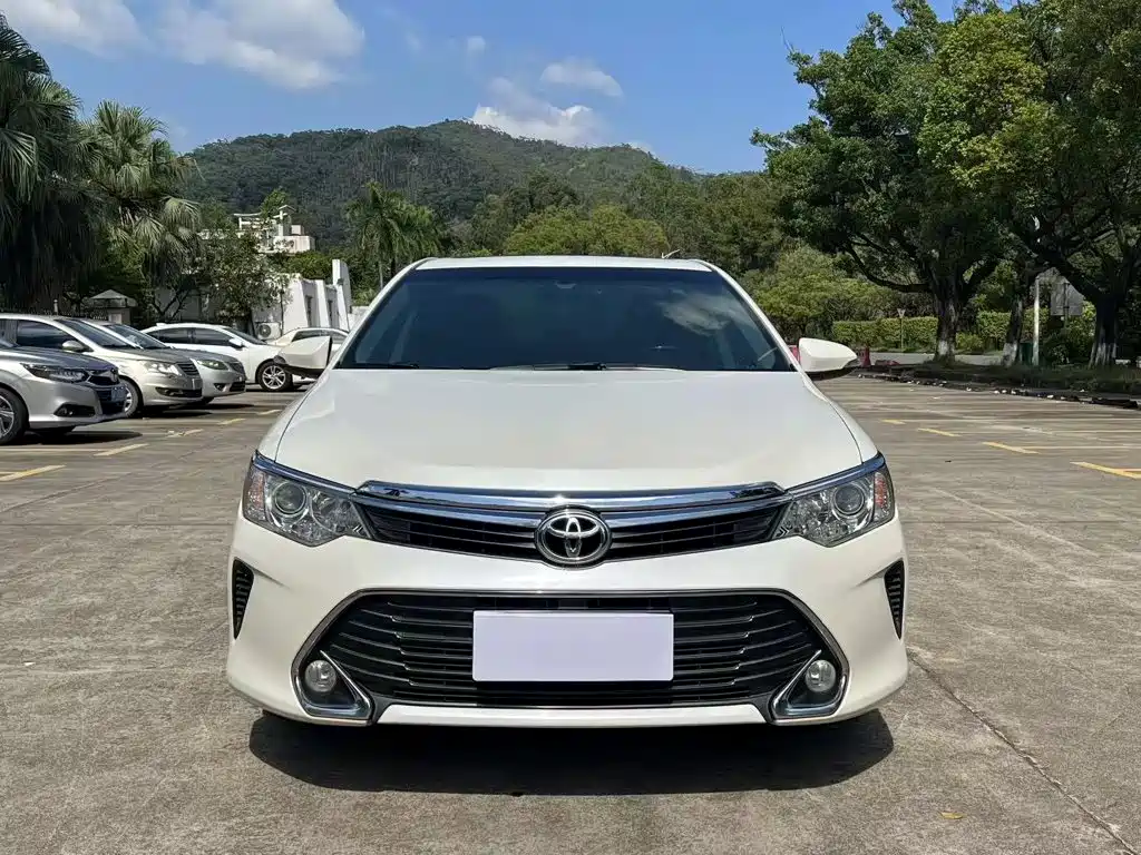 Toyota Camry — миниатюра 2