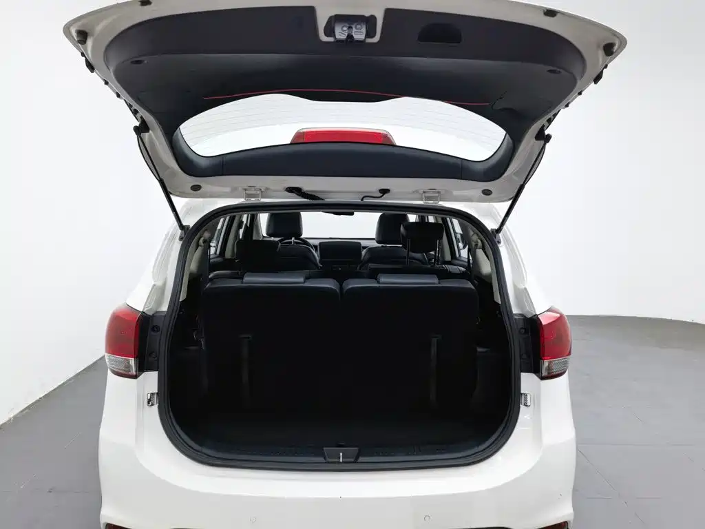 Kia Carens — миниатюра 16
