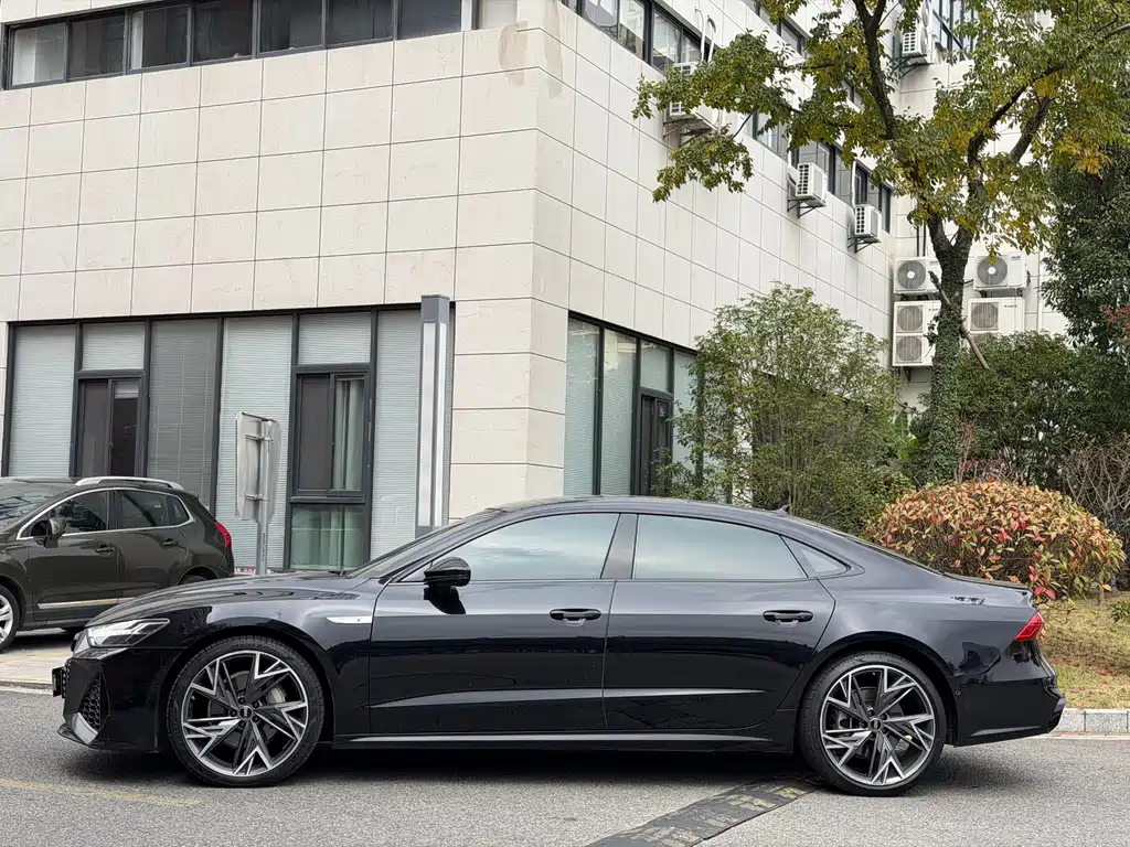 Audi A7L 2022 45 TFSI quattro S-line