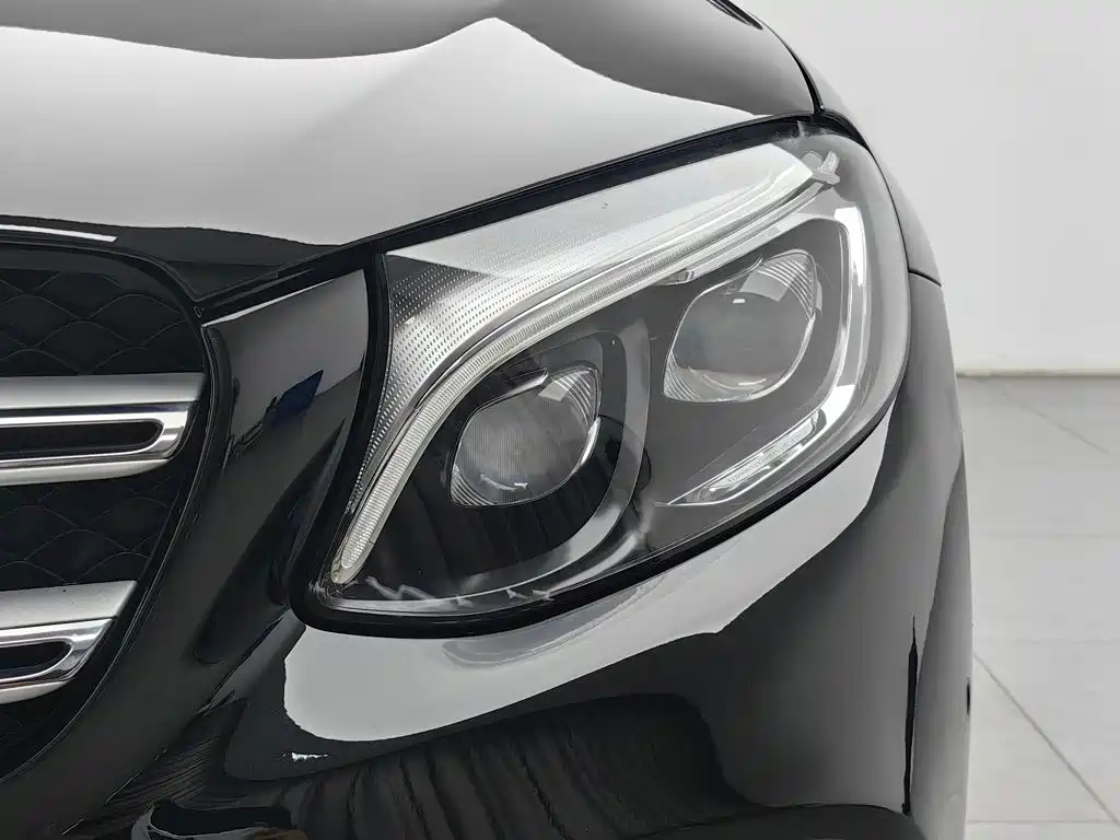 Mercedes-Benz GLC — миниатюра 7