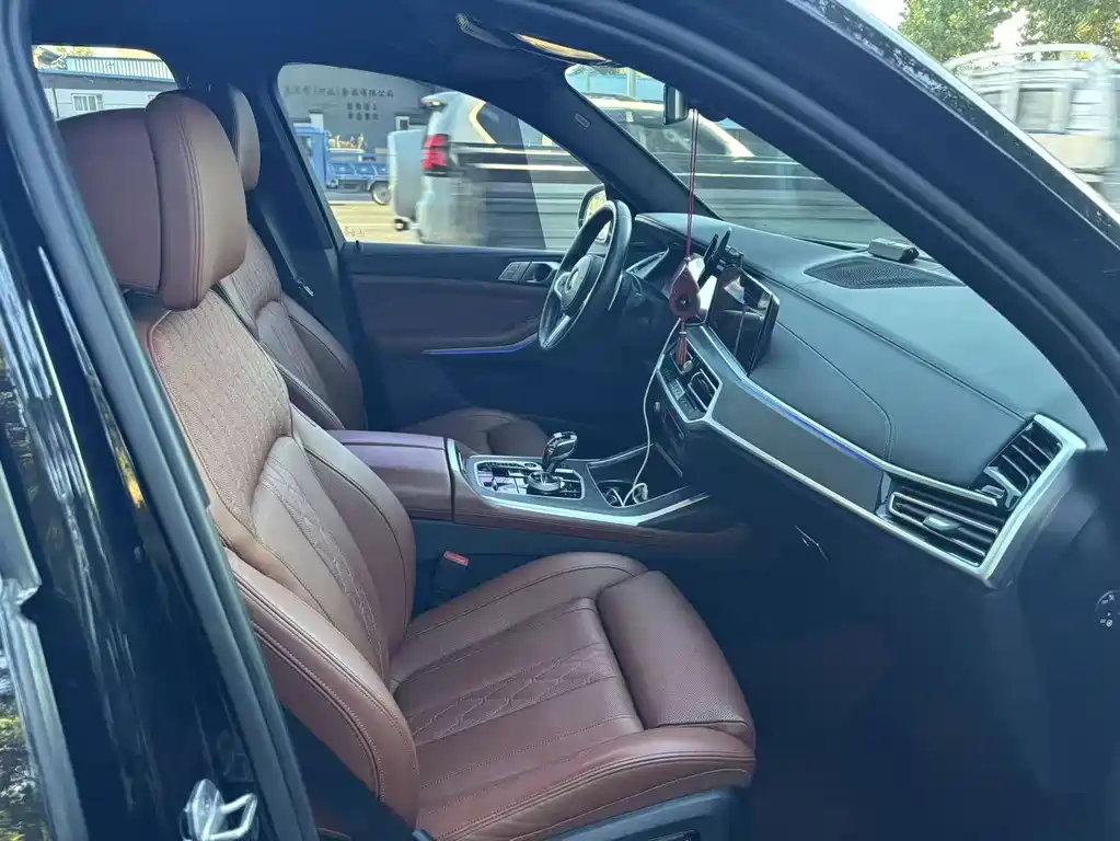BMW X7 — миниатюра 10