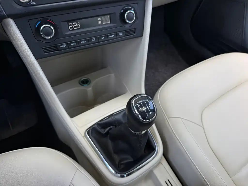 Skoda Rapid — миниатюра 12