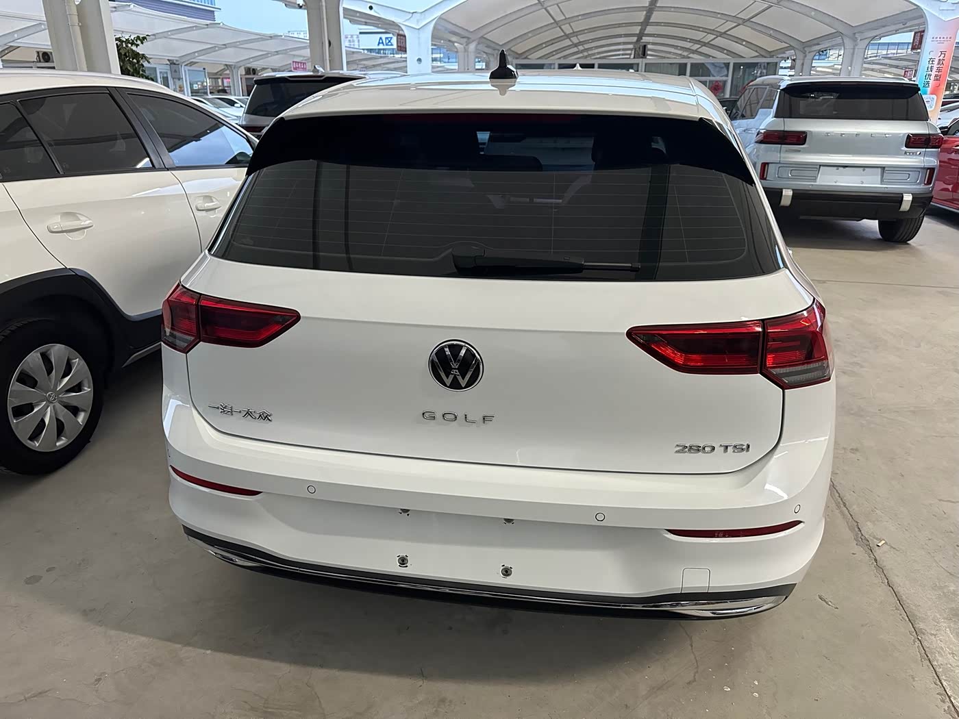 Volkswagen Golf 1.4 л 2022 г. Белый, пробег 25000 км