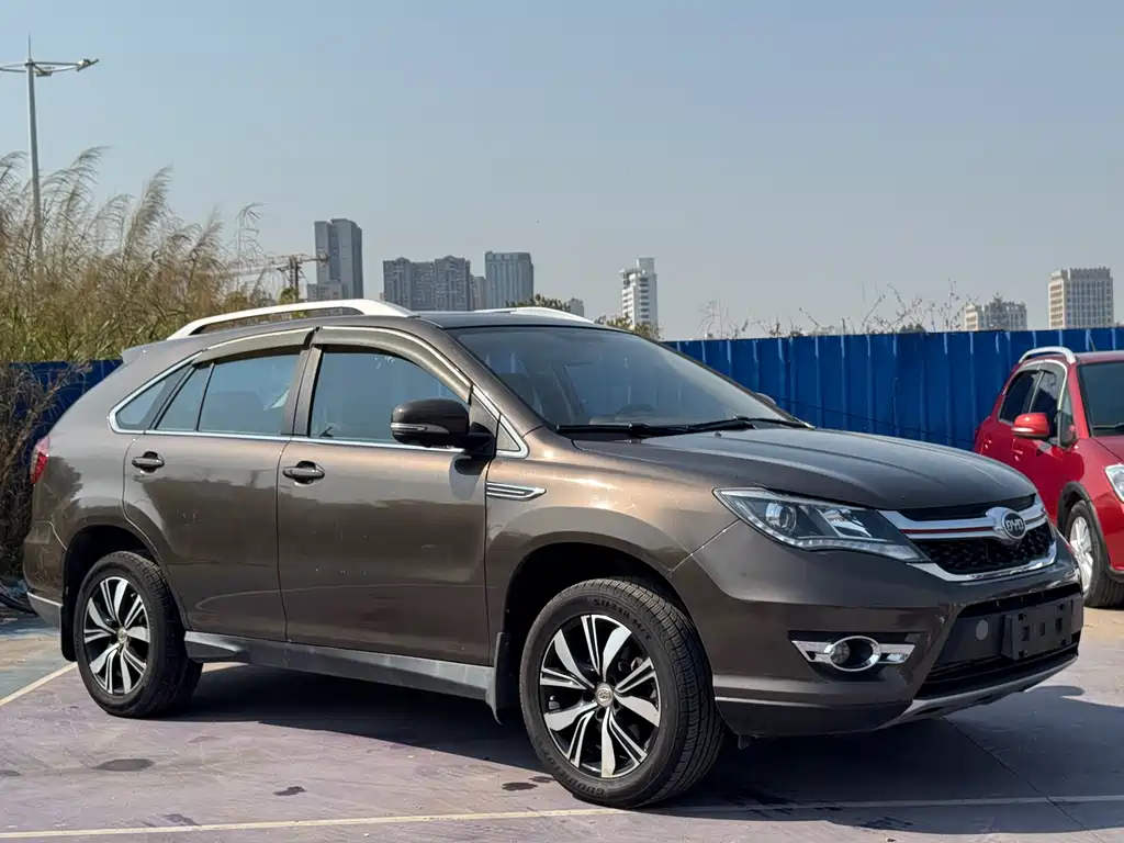 BYD S7