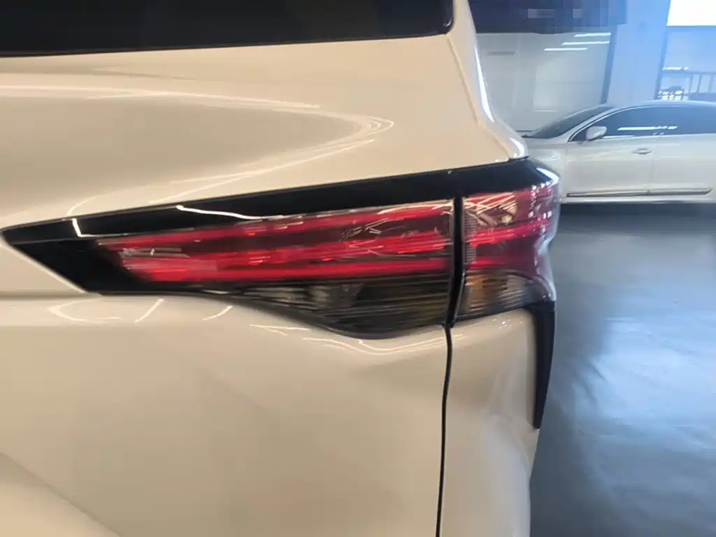 Toyota Sienna — миниатюра 8