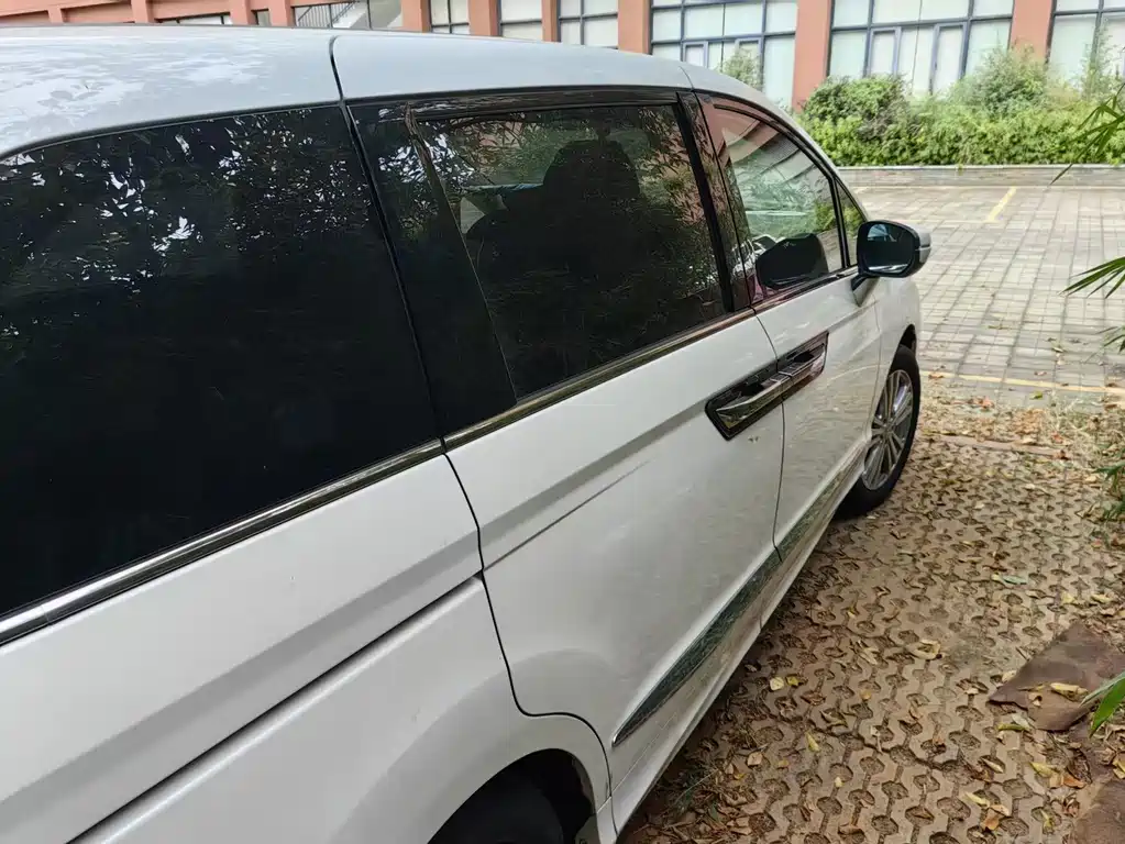 Honda Elysion — миниатюра 4
