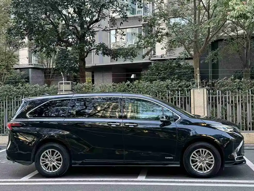TOYOTA SIENNA