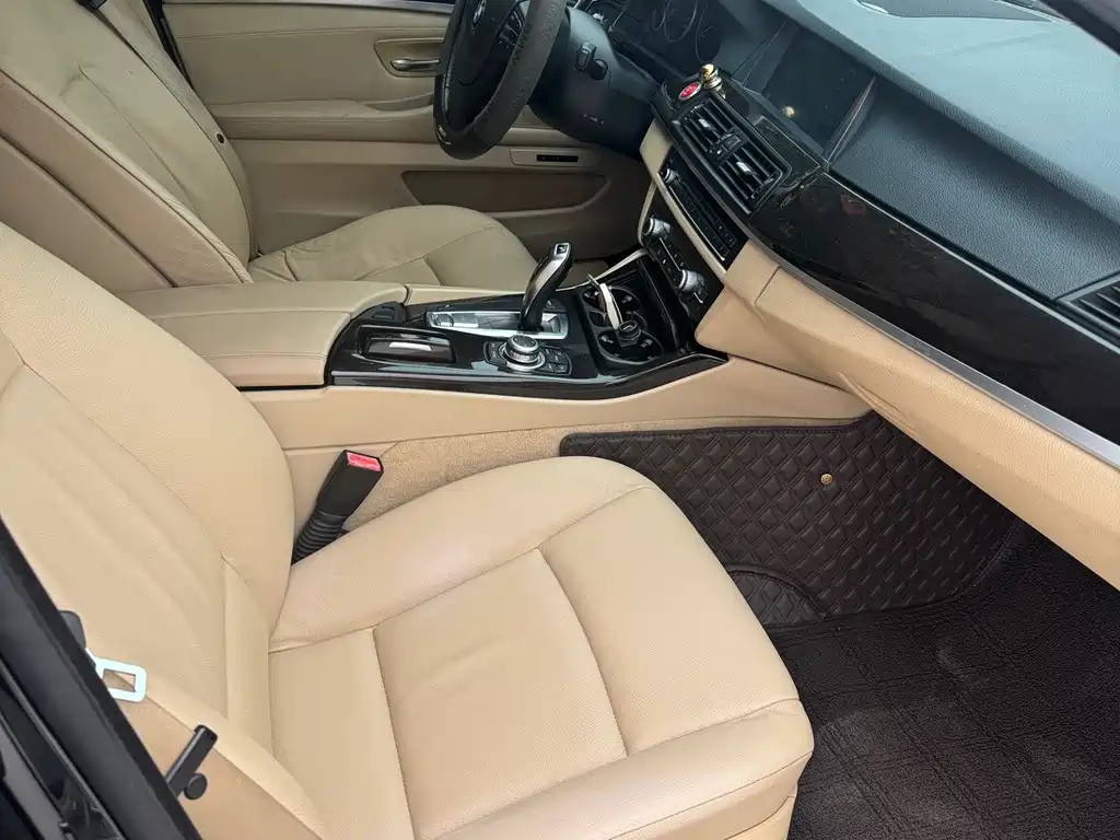 BMW 5 Series — миниатюра 8